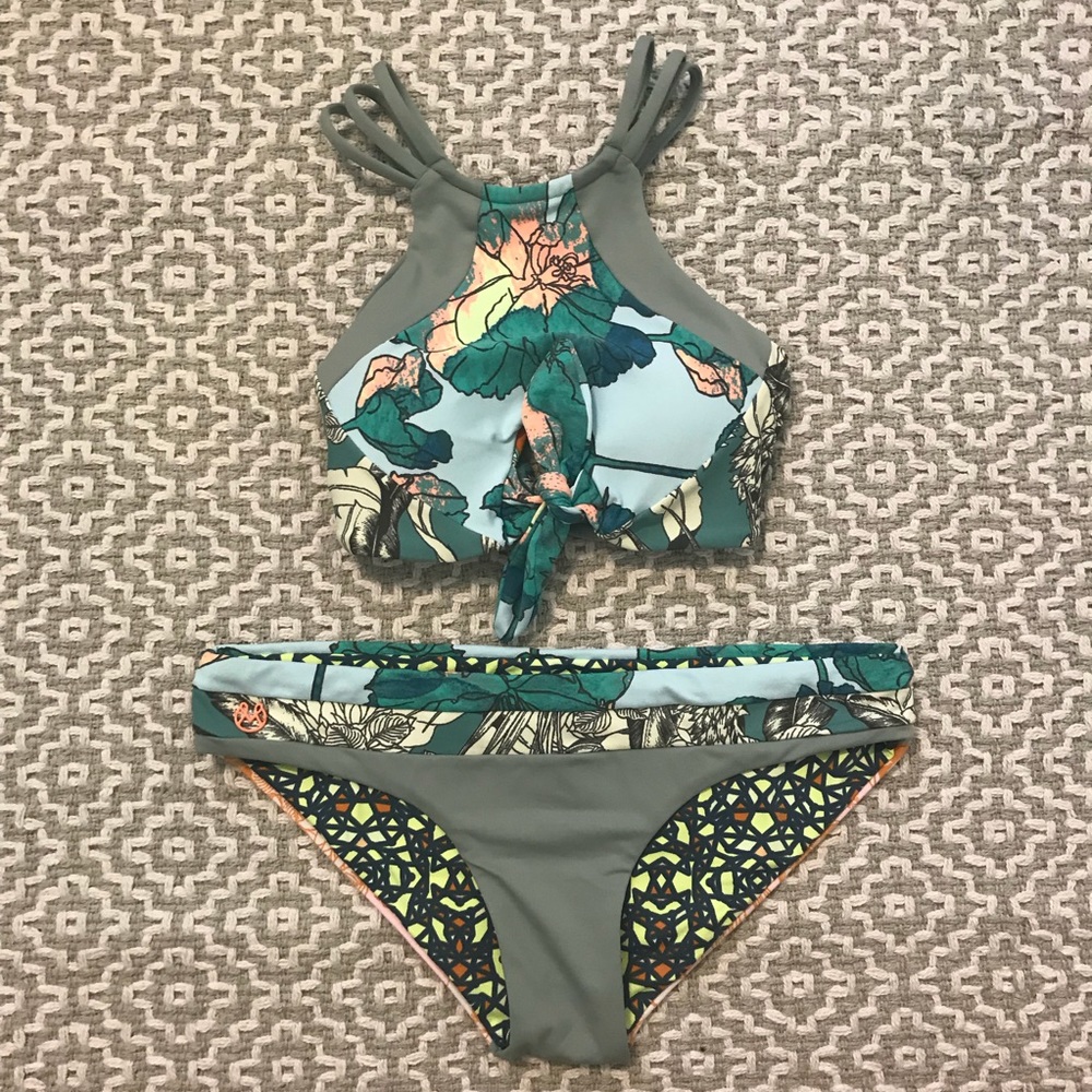 MAAJI BIKINI SET halter top and bottom